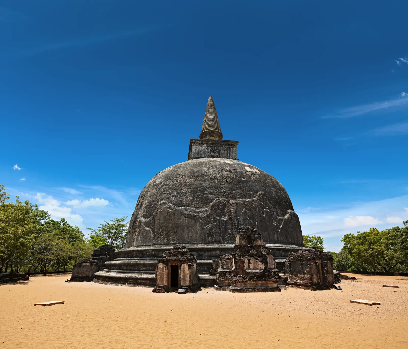 Sri Lanka Classic: Culture, Coast & Colonial Charm