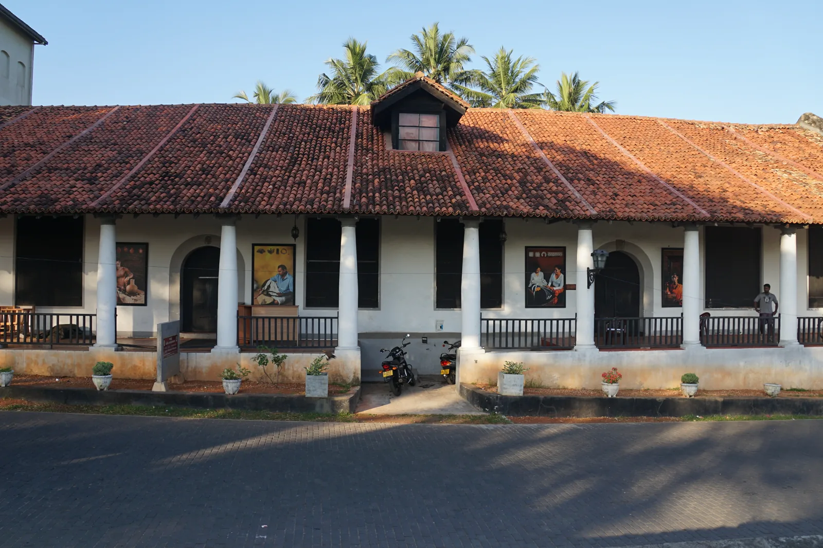 Sri Lanka Luxury: Signature Highlands, Historic Forts & Coastal Haven