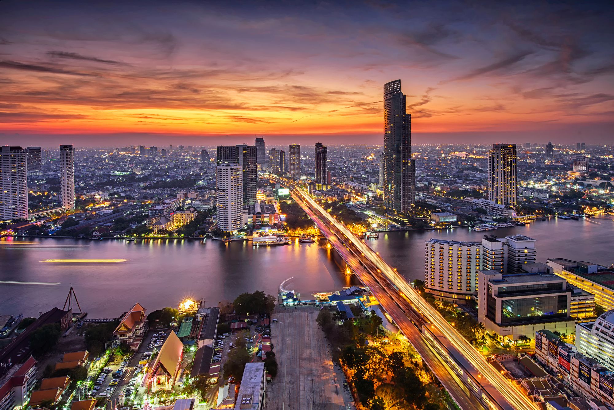 Marina Bay Sands and the Merlion at sunset, Singapore - Image 9